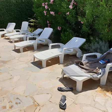 Dans Résidence Avec Piscine